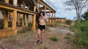 andando com um plug anal, achei uma fabrica abandonada aproveitei pra gozar gostoso pra voces ver!