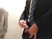 スーツリーマンが仕事帰りに公衆トイレでオナニーして大量射精
