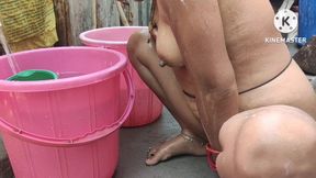 Bhabhi Showering