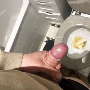 An 18-year-old masturbates in his toilet while he prepares food.