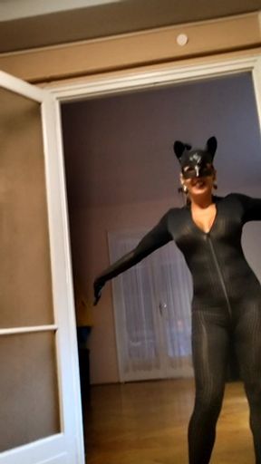 Catwomen blowjob with eyecontact