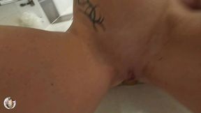 viens me frotter sous ma douche, je veux etre toute propre pour tu me salisses ...