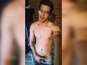 Jovencito se saca la leche de tu verga gruesa y deliciosa