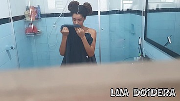 Lua Doidera em Enteada sendo gravada pelo Padrasto no banho - Jr Doidera