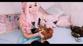 Pink-haired belle delphine girl playing with a chicken: bit.ly/2D3clAG