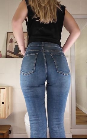 Pee in Full Length