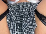 Школьница трет киску и ждет учителя после занятий