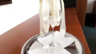 Những trò chơi tình dục thú vị với các chàng trai đồng tính nghiệp dư trẻ tuổi, mút những dương vật khổng lồ, quan hệ tình dục bằng bao cao su và xuất tinh mạnh mẽ.