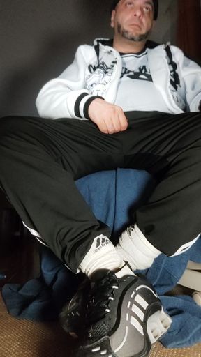 The Dregsau Dj-bro Pisses in His Pants.