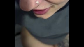 Fiquei com tanto tes&atilde_o dentro da esta&ccedil_&atilde_o do metr&ocirc_ minha buceta estava toda molhada ! Fui da no banheiro e chupa esse pau grosso do meu marido .(EM PUBLICO)