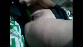 Jovecita y su primer pepino con squirt!