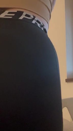 Steamy Farts in Tight Leggings