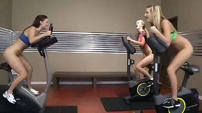 Lez Girl (blake&karlie&kenna) And Mean Girl In Punish Sex Tape clip-13