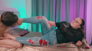 Cold Latina Mistress Worshipped By Horny Slave Licking Big Ass Milf Feet In Jeans