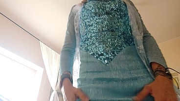 Elsa queen of ice but not too much frozen