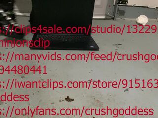 laptop crush in hot boots