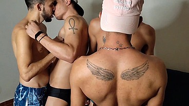 Suruba gostosa com os amigos