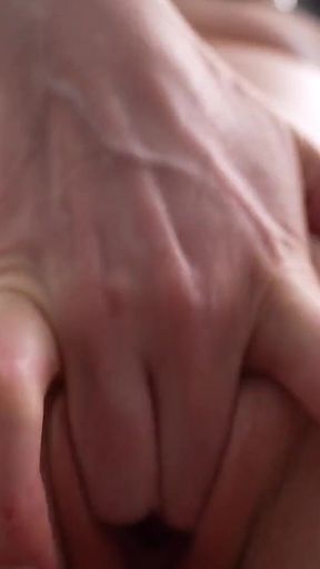 My Pussy Was Dripping: Solo Squirt Session