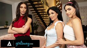 Anissa Kate & Isa Bella & more Makes Her Girl Shake On Her Tongue