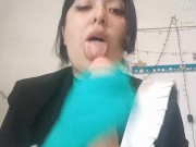 Pov: La mucama te la lustra 😈💦 fetiche de guantes