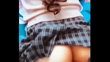 Tiene cara de Inocente pero ese CULITO Aprieta MUY RICO &iexcl_Chava Morenita Deliciosa de Escuela P&uacute_blica COGIENDO SIN COND&Oacute_N PELON PELON! (Casero Amateur Mexicano)