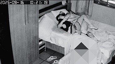 CAMERA FLAGRA TRABALHADORES FAZENDO SEXO NO QUARTO ESCURO DA EMPRESA