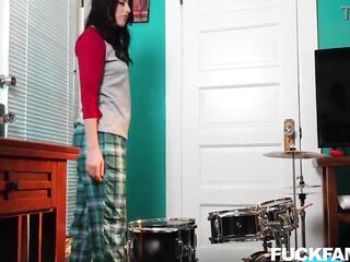 Beauty Ritchie & Aubree Valentine Share Stepbro’s Dick in Family Screw Fest!