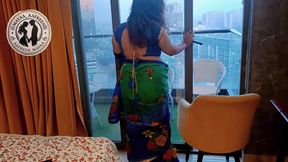 Balcony, Open the Window, the in-law Has Come, and the Groom Has Arrived