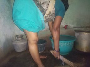 azhagana velaikari pundayai parthu rasikum veetu urimaiyalar  Kerala beauriful housewife sex