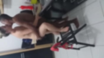 Alineteless esquece de colocar a m&aacute_scara, e revela sua identidade