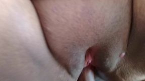 gordita colombiana follando en misionero desnuda mostrando sus tetas grandes a la camara para que la garben en un video xxx delicioso , casero le abre el cono a su inquilina follando en pov ric