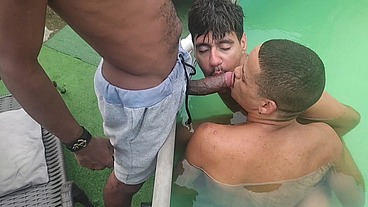 DOIS PAUZUDOS REVEZANDO O CU DO PUTO SEM CAPA