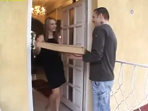 Sexy mom goes wild in heatwave