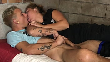 ME VENGO en la BOCA de mi ESPOSA y luego me PASA mi SEMEN en un BESO NOS DIVERTIMOS MUCHO GRABANDO ESTE VIDEO