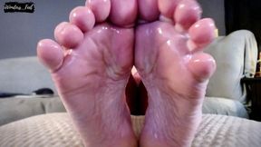 OILY FEET TEASE