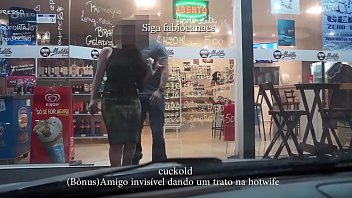 B&ocirc_nus da pegada da Hotwife com o amigo invisivel na rua at&eacute_ o boquete.