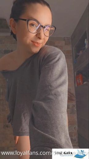 Cheeky dance and creamy shower vid with my clear dildo 💦 🫧