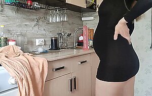 Juliana-kiss, fucking en gravid kvinde med en stor mave med en kaempe vibrator