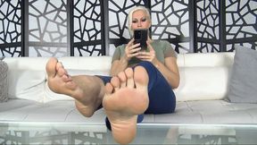 JANINE JERICHO'S BAREFOOT SOLES IGNORE (4K)