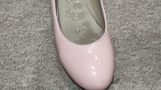 Squirting in pink ballerina shoes