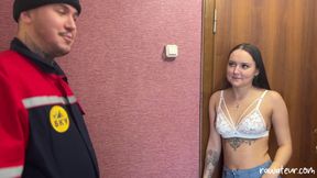 Cheating On My Incompetent Boyfriend with The Maintenance Guy