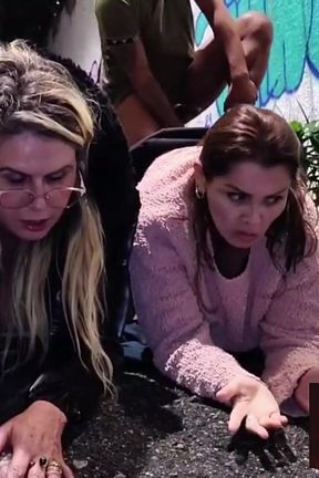 Agatha Mama in: Night in the Alley Friendship Without Limits! Cumming a Lot in the Strangers&#039;