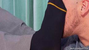 Bearded Businessman Lando Receives Weekend Foot Worship