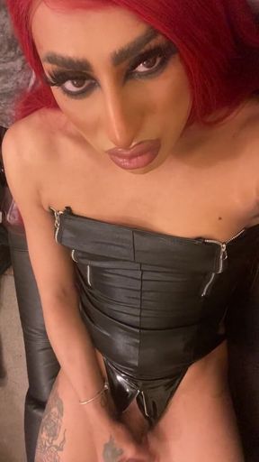 Trans/shemale wanking and cumming with dirty talk