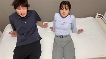 素人カップルのSEX映像。今から俺の大きいの挿れるね。彼氏の巨チンがおまんこに入ってアヘアヘ気持ちよがる彼女。