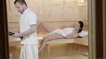 La lussuria di Latina in una sauna