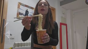 Feed a fitness girl with trashfood ramen!