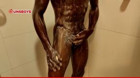 garoto gostosinho tomando banho na casa do amigo gay