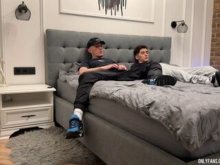 2 allies wank jointly