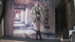 Izzy Delphine 03 - photoshootbackstage